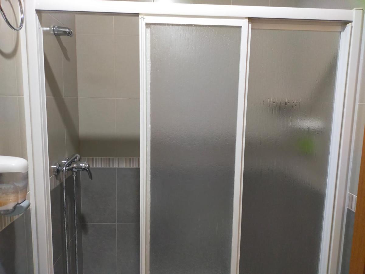 Hostal Banderas Fuensanta de Martos Bagian luar foto