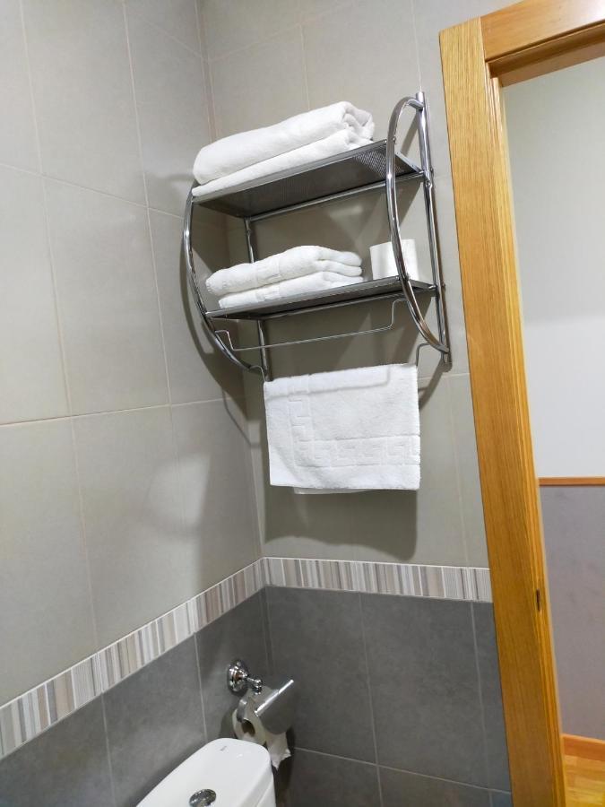 Hostal Banderas Fuensanta de Martos Bagian luar foto