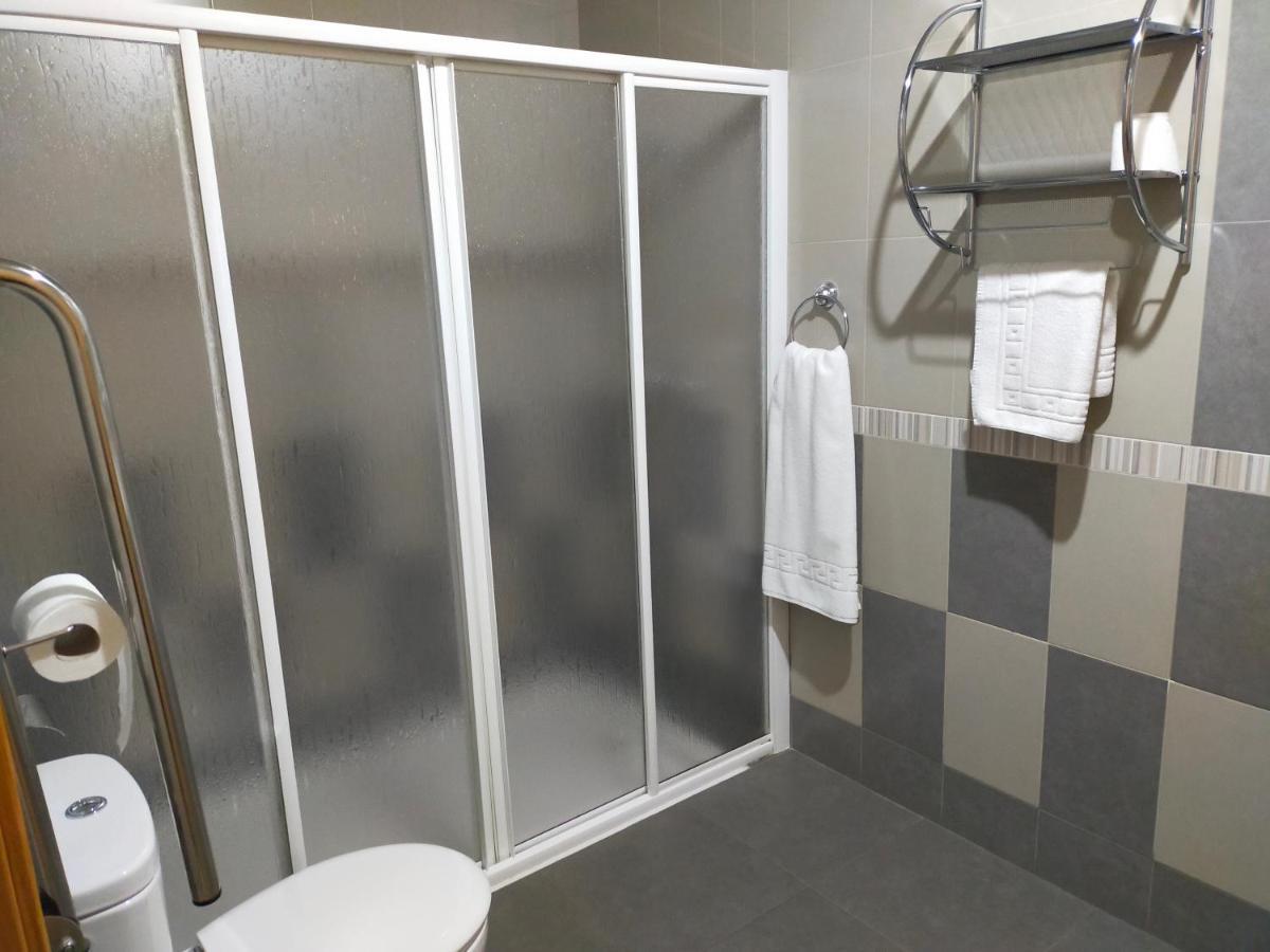 Hostal Banderas Fuensanta de Martos Bagian luar foto