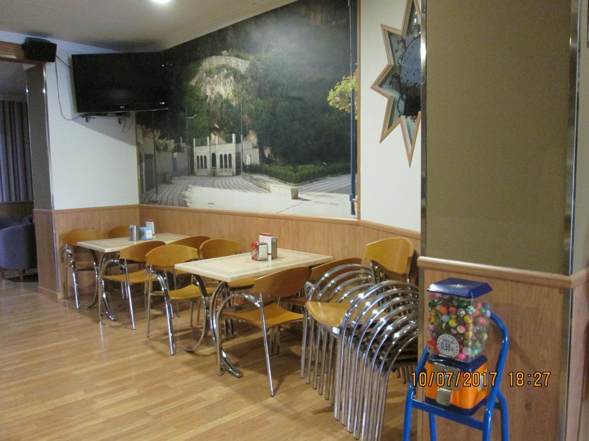 Hostal Banderas Fuensanta de Martos Bagian luar foto