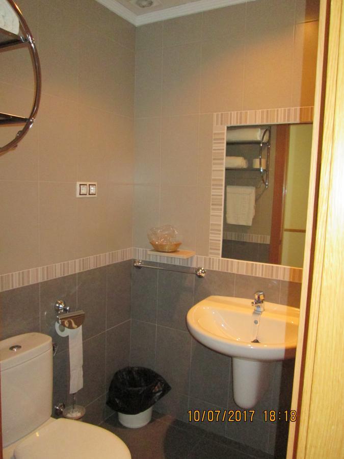 Hostal Banderas Fuensanta de Martos Bagian luar foto