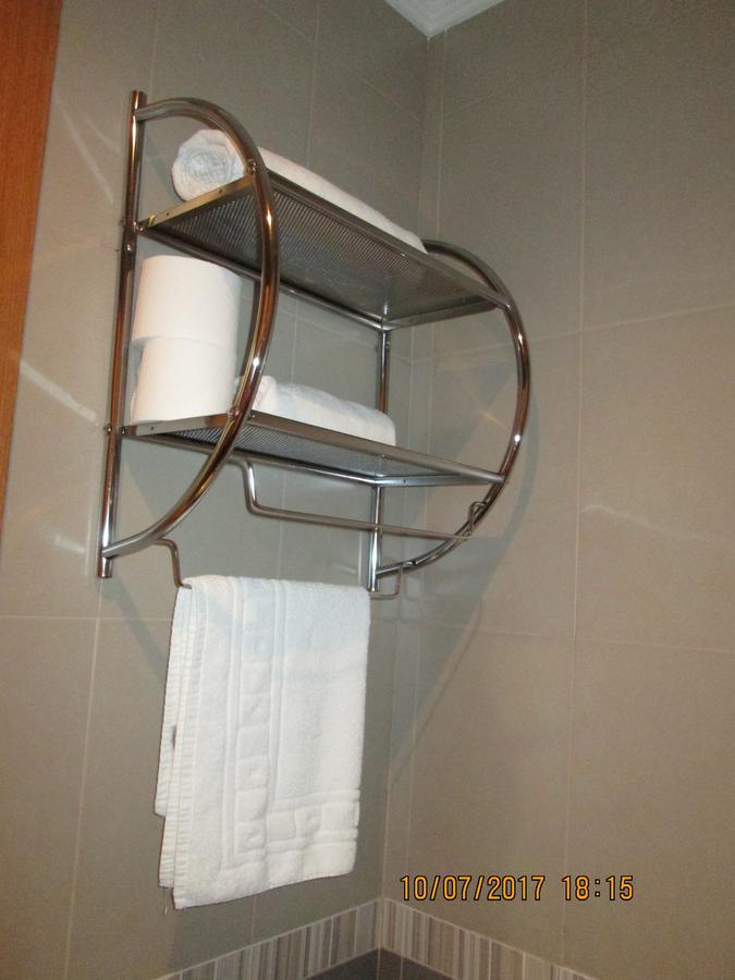 Hostal Banderas Fuensanta de Martos Bagian luar foto