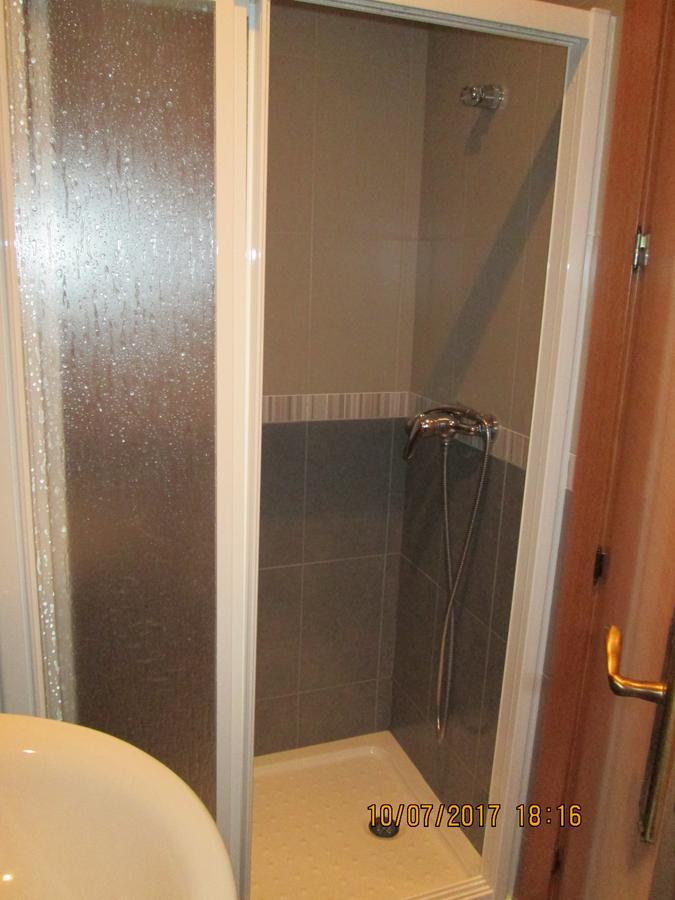 Hostal Banderas Fuensanta de Martos Bagian luar foto