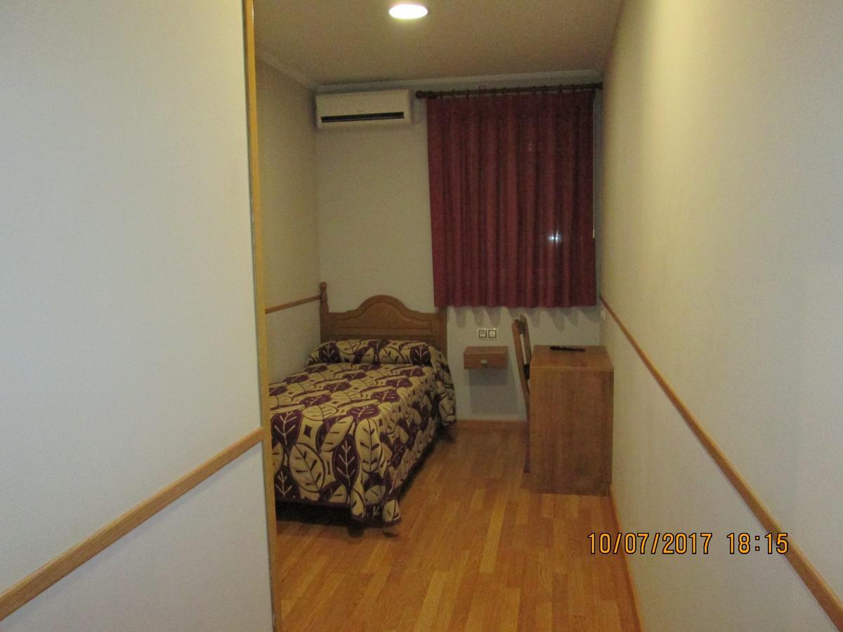 Hostal Banderas Fuensanta de Martos Bagian luar foto