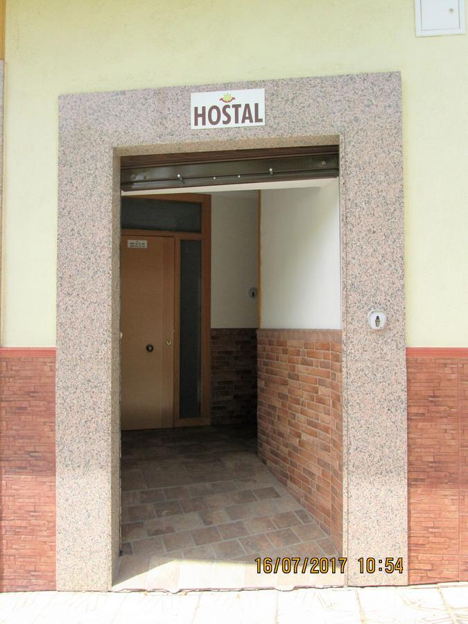 Hostal Banderas Fuensanta de Martos Bagian luar foto
