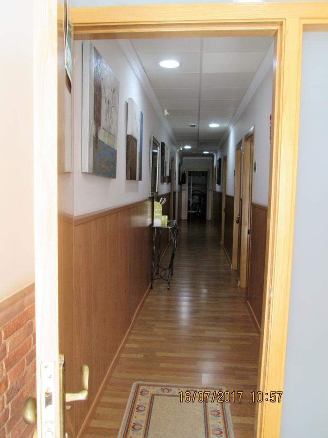 Hostal Banderas Fuensanta de Martos Bagian luar foto